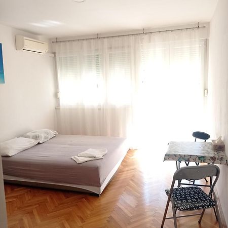 Pretty Big Double Bed Room With Balcony Split Exteriör bild