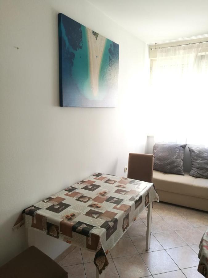 Pretty Big Double Bed Room With Balcony Split Exteriör bild