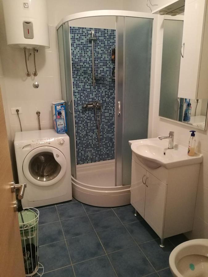 Pretty Big Double Bed Room With Balcony Split Exteriör bild