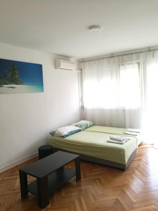 Pretty Big Double Bed Room With Balcony Split Exteriör bild