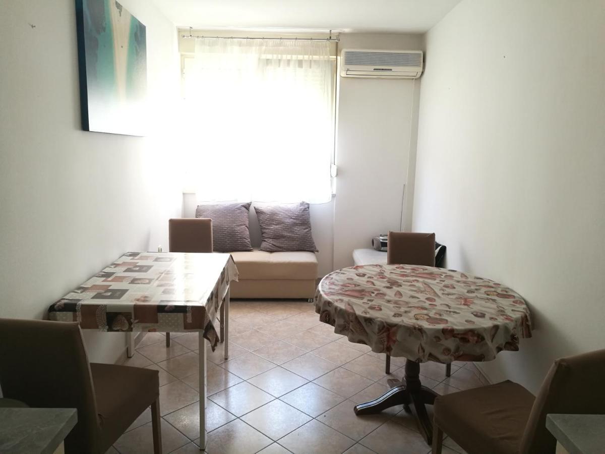 Pretty Big Double Bed Room With Balcony Split Exteriör bild