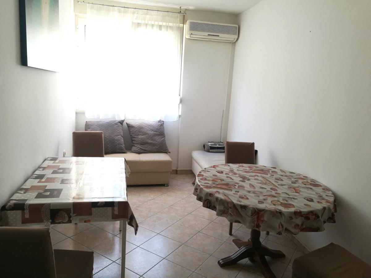Pretty Big Double Bed Room With Balcony Split Exteriör bild