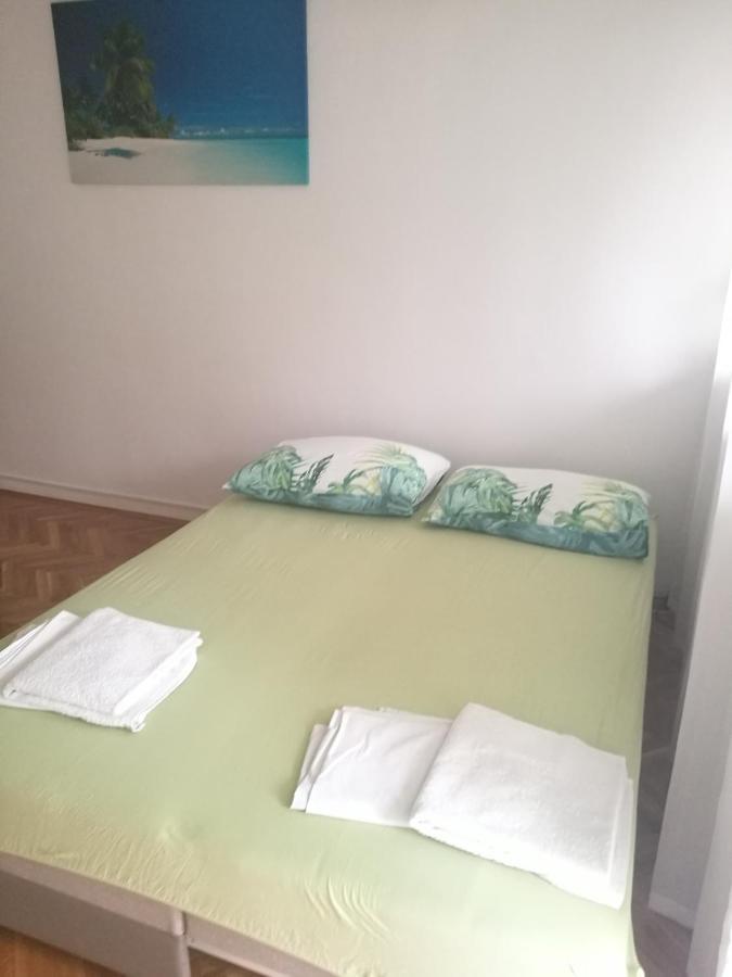 Pretty Big Double Bed Room With Balcony Split Exteriör bild