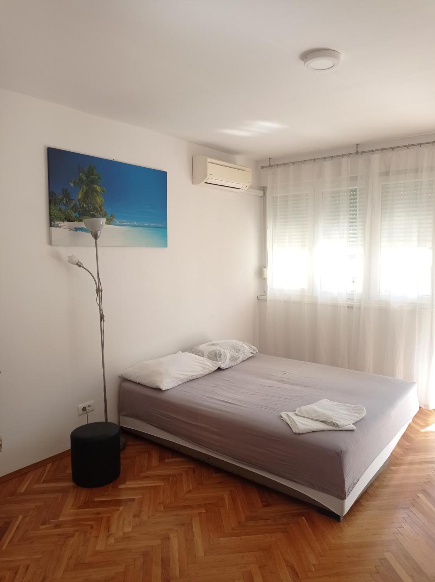 Pretty Big Double Bed Room With Balcony Split Exteriör bild